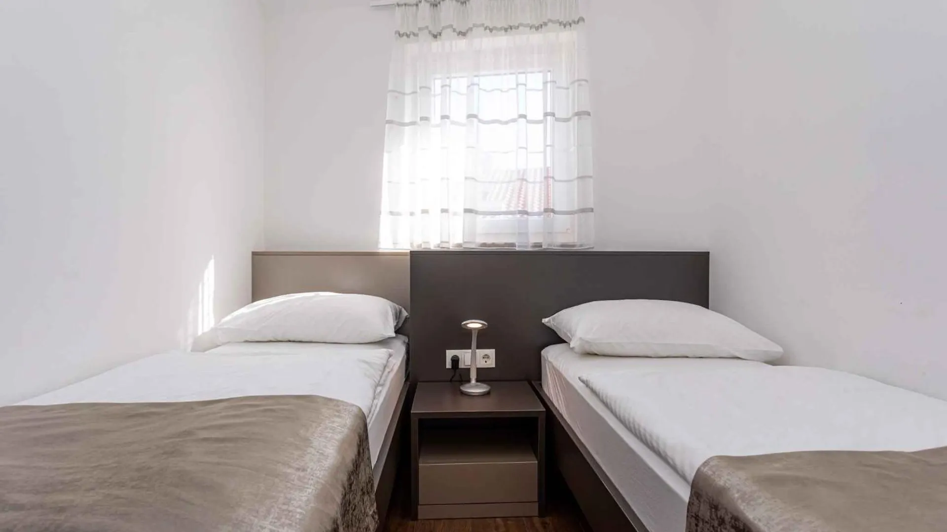 Apartment In Baska 37048