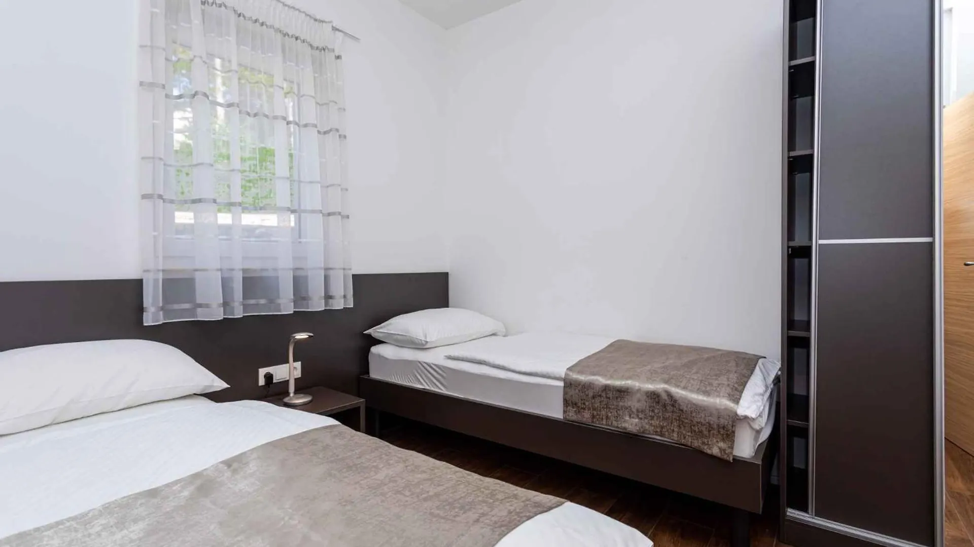 Apartment In Baska 37048