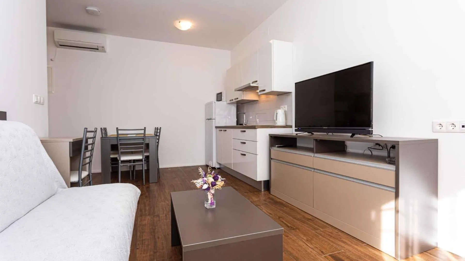 Apartment In Baska 37048