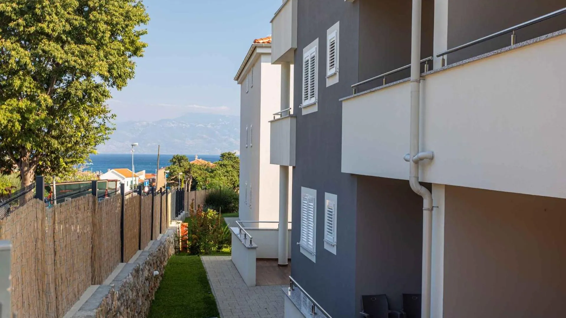 Apartment In Baska 37048